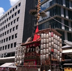 祇園祭  青空と長刀鉾