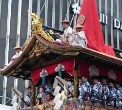 祇園祭 長刀鉾 注連縄切り